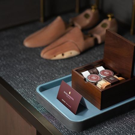 Intercontinental Kaohsiung By Ihg Hotel Ngoại thất bức ảnh Shoe shine kit