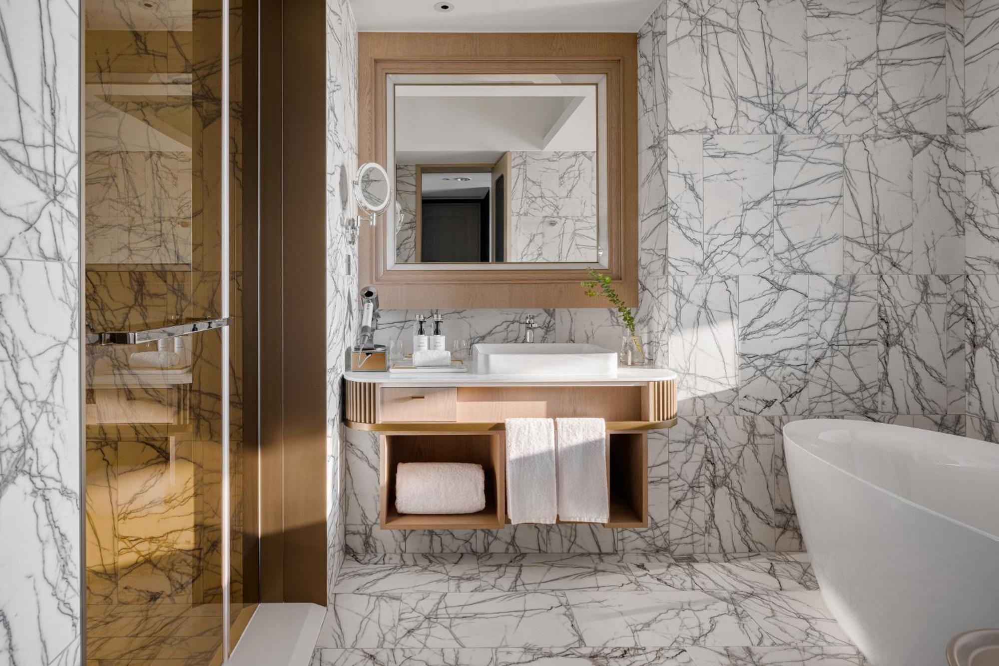 Intercontinental Kaohsiung By Ihg Hotel Ngoại thất bức ảnh Bathroom
