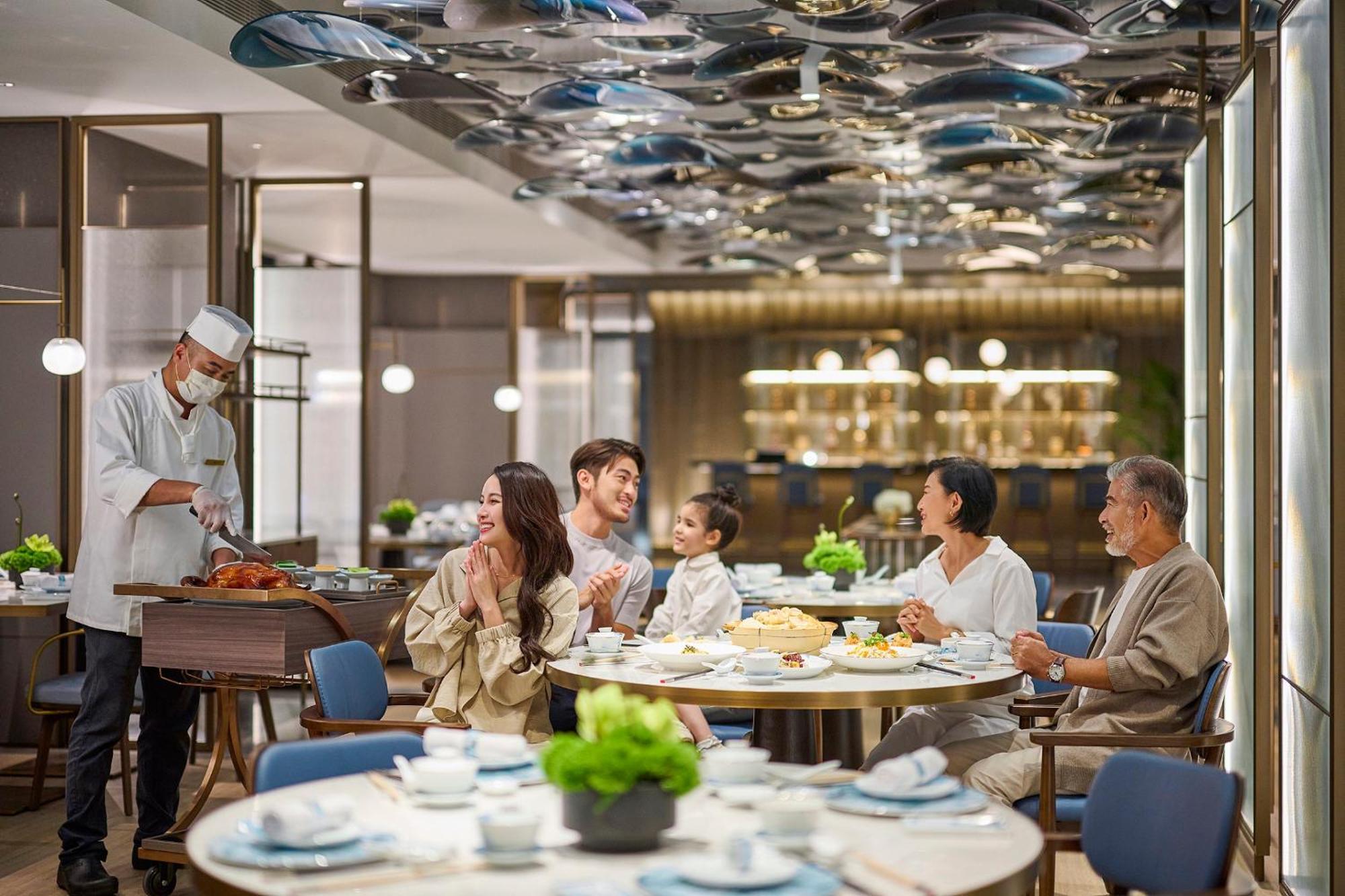 Intercontinental Kaohsiung By Ihg Hotel Ngoại thất bức ảnh The Club at Hong Kong International Airport