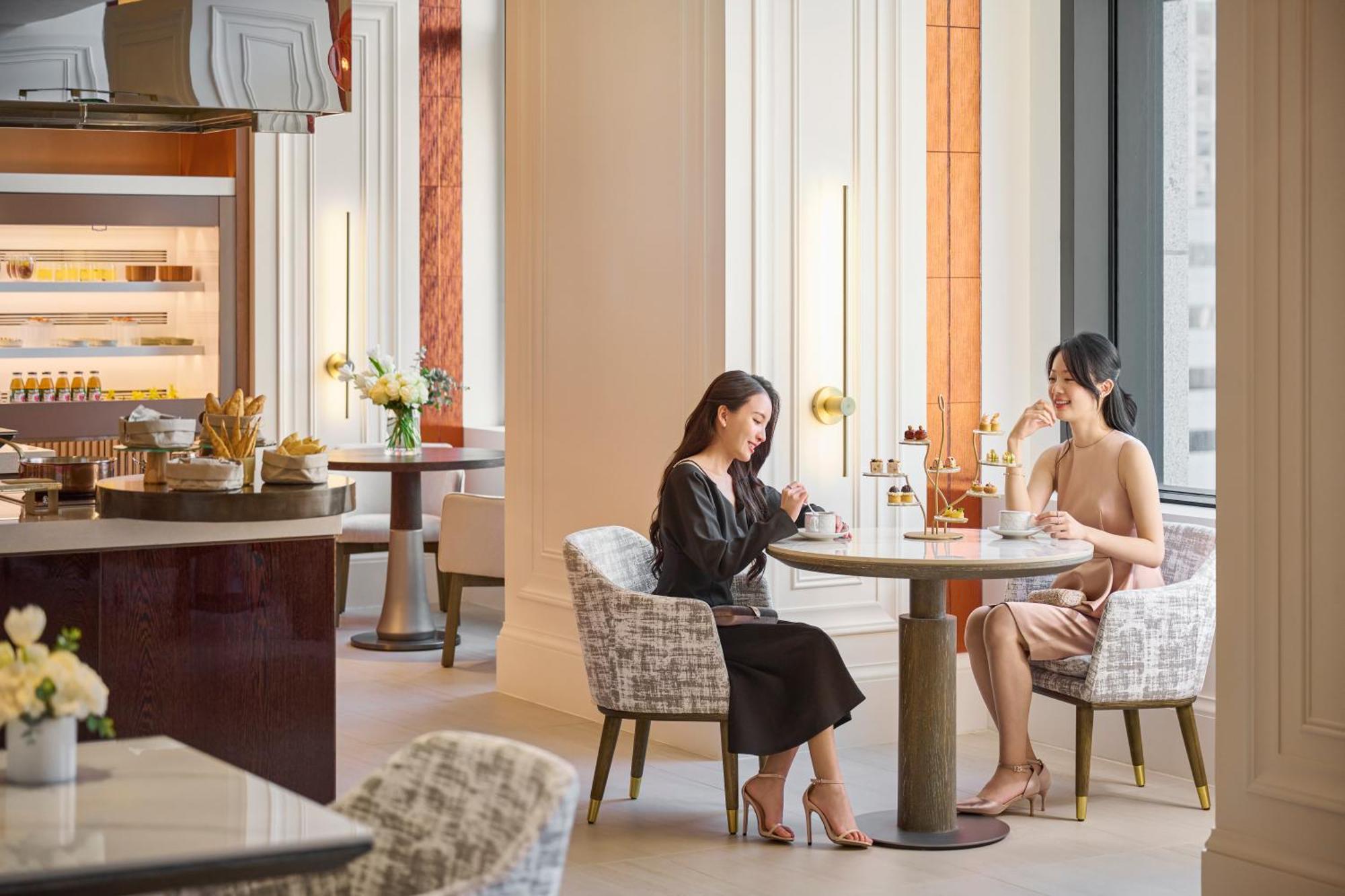 Intercontinental Kaohsiung By Ihg Hotel Ngoại thất bức ảnh The Lounge at the Westin Hong Kong